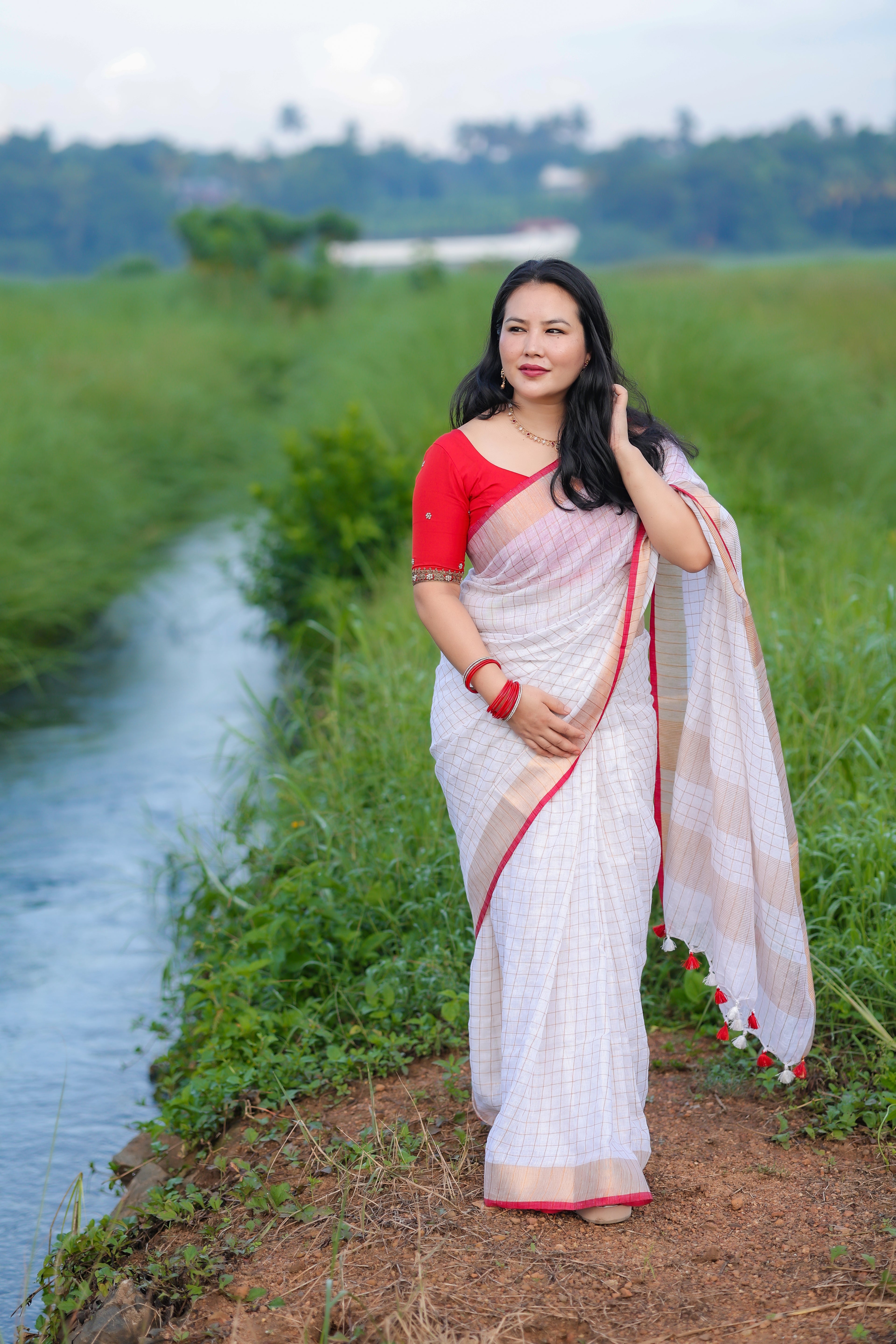 Linen - Red Beauty on White