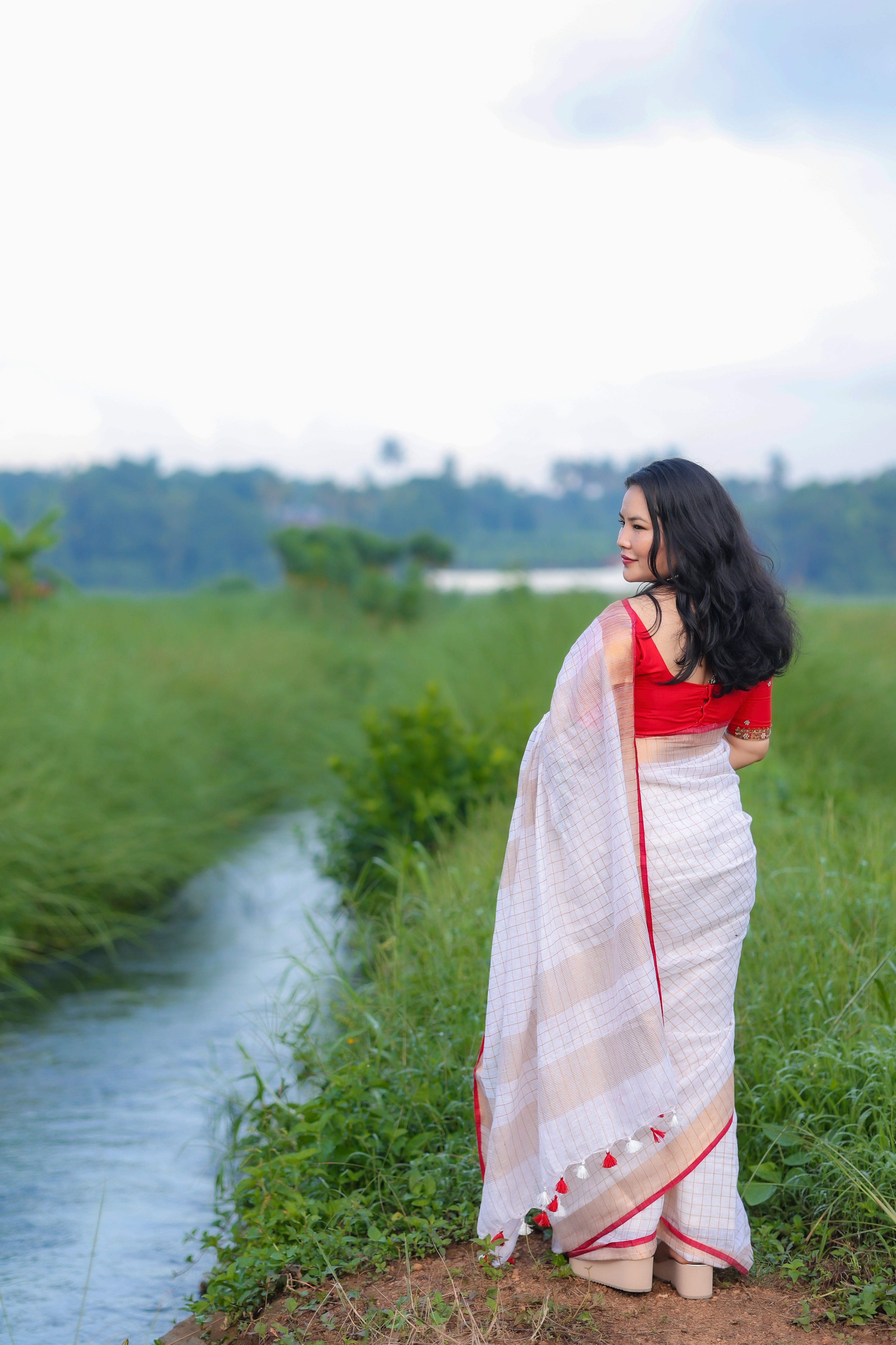 Linen - Red Beauty on White