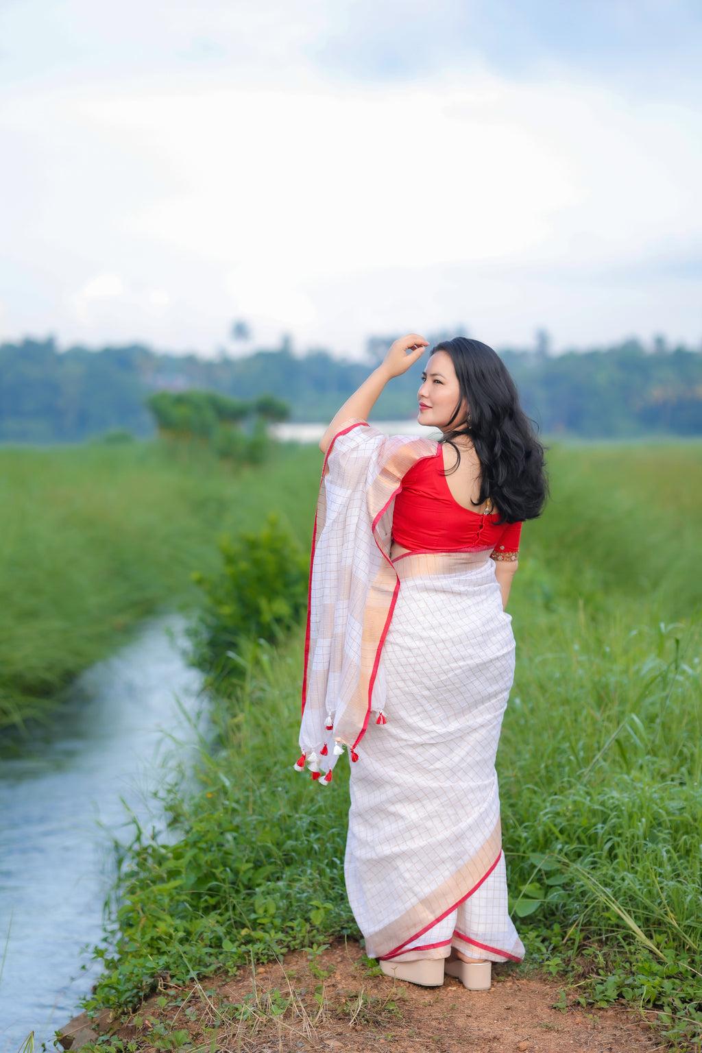 Linen - Red Beauty on White