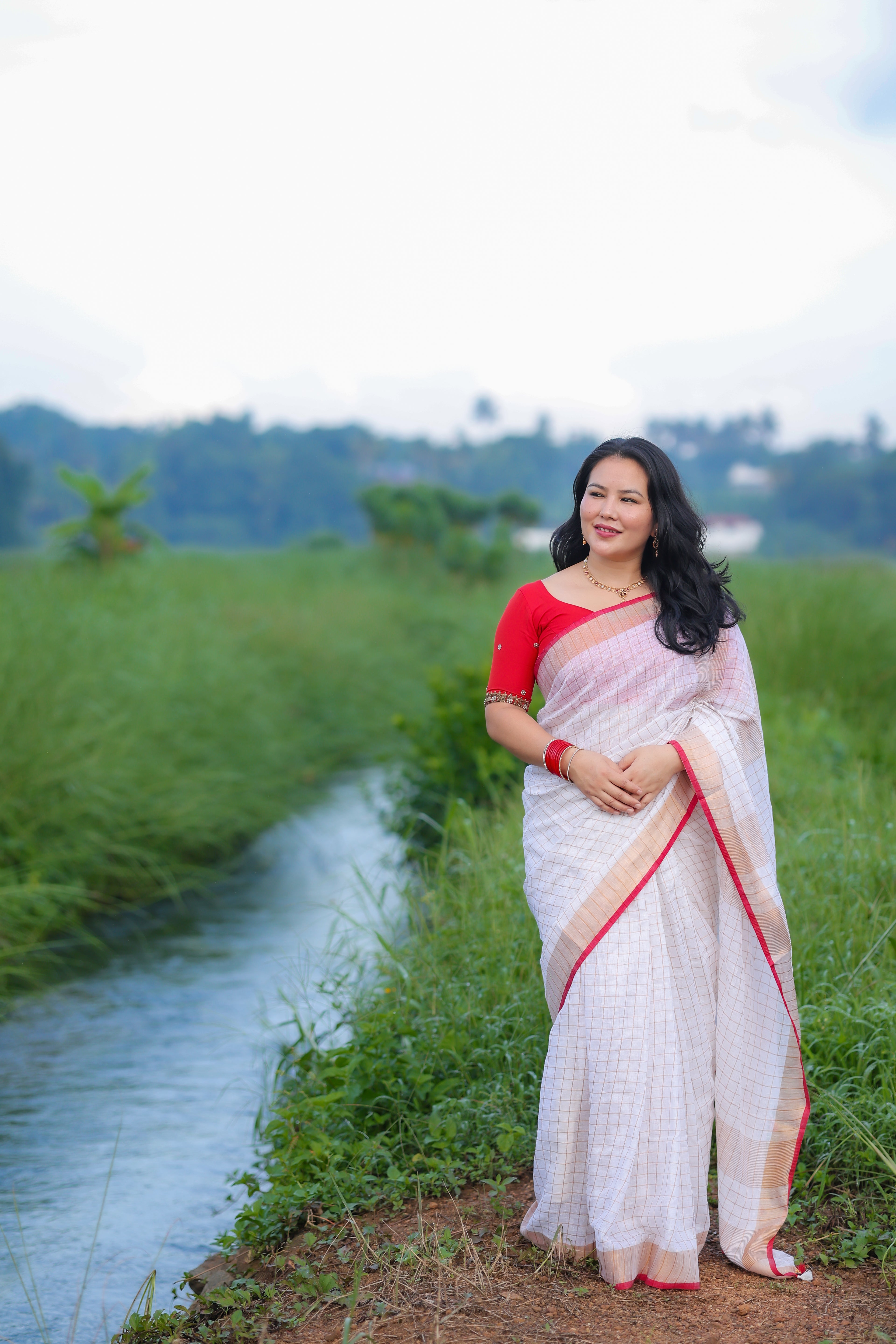 Linen - Red Beauty on White